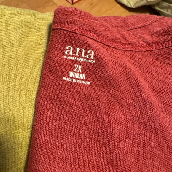 Ana Cropped Tops (2) - Picture 2 of 3